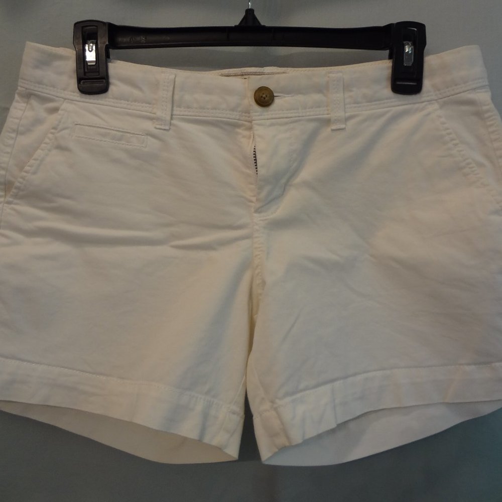 White shorts, size 6